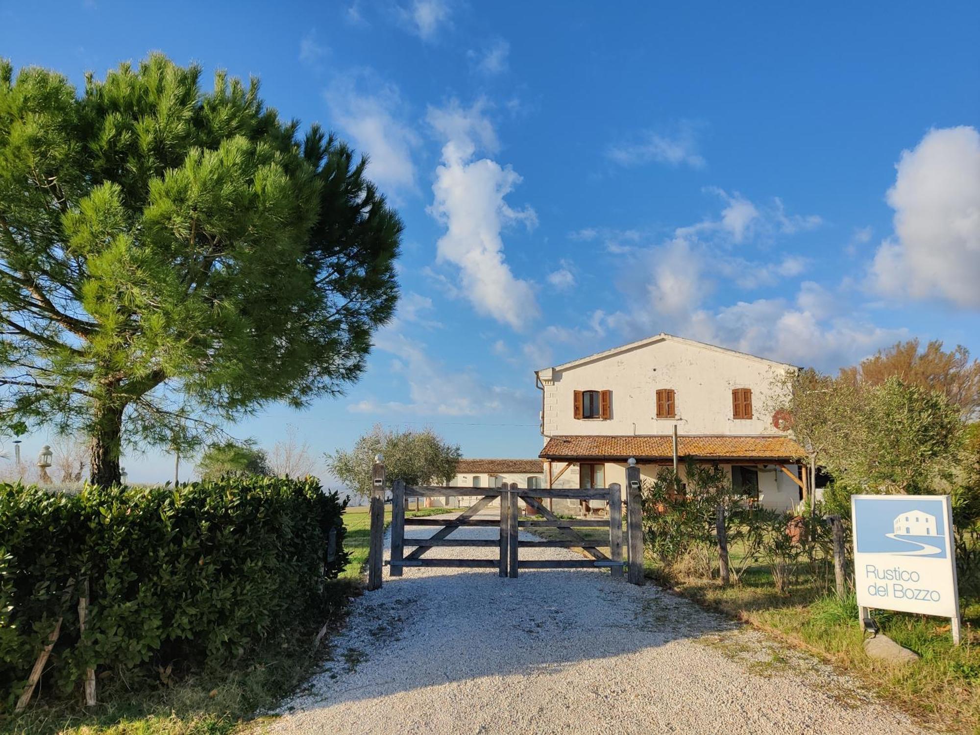 Rustico Del Bozzo Guest House Castelleone di Suasa Exterior photo