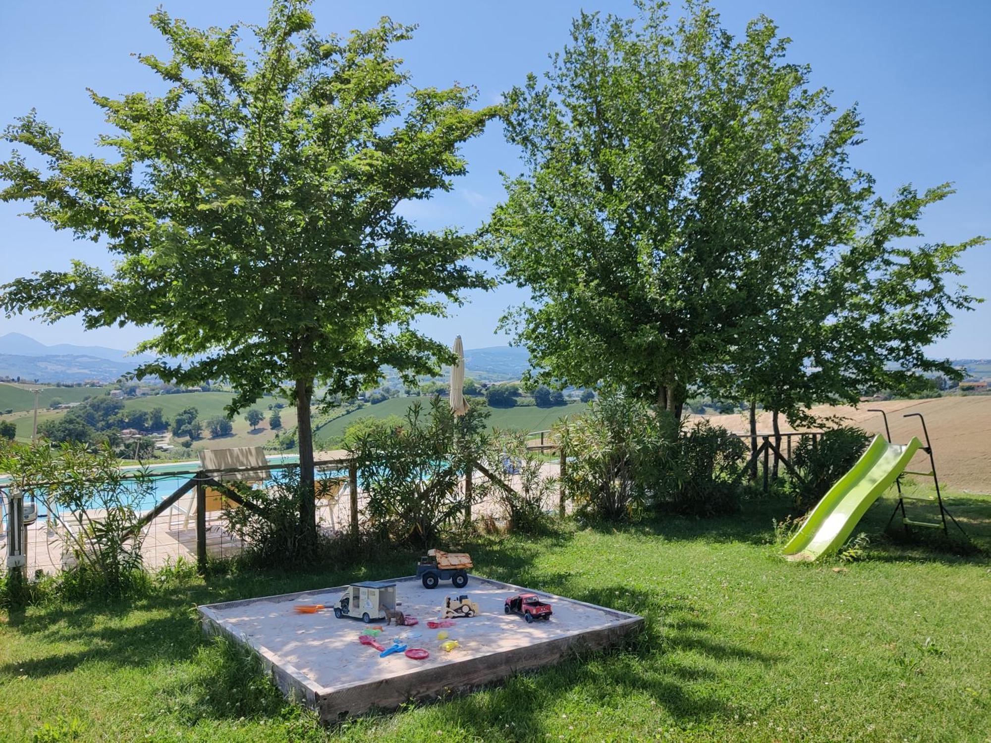 Rustico Del Bozzo Guest House Castelleone di Suasa Exterior photo