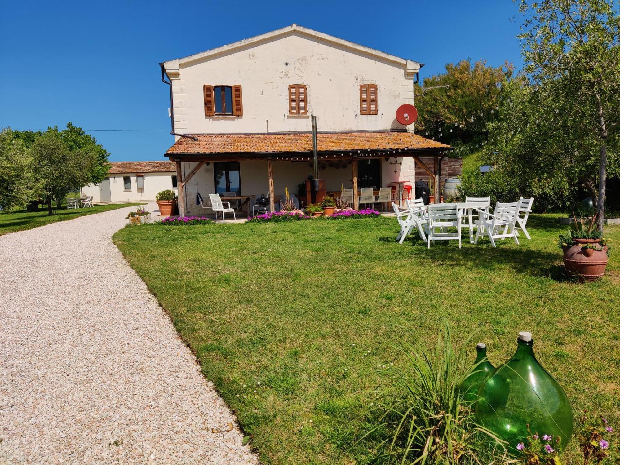 Rustico Del Bozzo Guest House Castelleone di Suasa Exterior photo